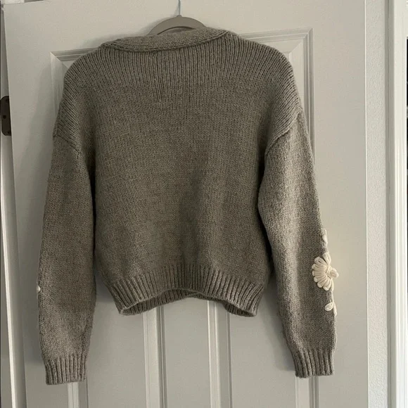 So Me Women's Cardigan in Gray with Cream Floral Details - Picture 5 of 6